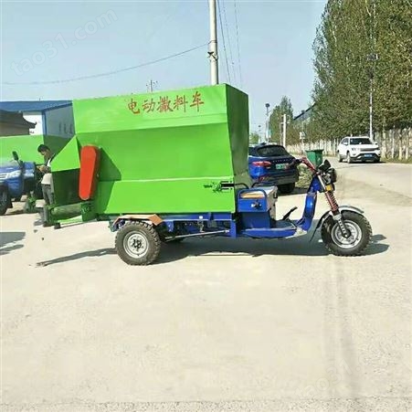 ZK-15中铠多功能喂料车 农用养殖场自走式撒料车 定做养猪电动喂料车