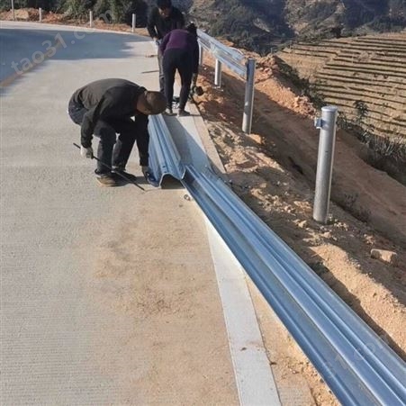 波形护栏板生产厂家 格拉瑞斯高速路国标护栏板 GR-B-2E热镀锌驾校防撞护栏安装