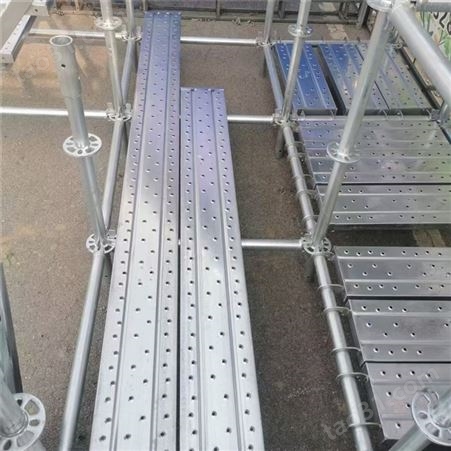 3米钢跳板  冲孔踏板生产厂家 钢跳板生产商