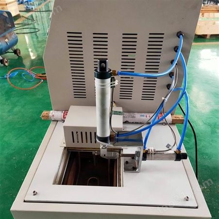 厂家生产塑料低温脆性冲击试验机