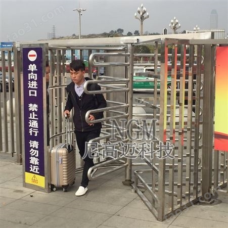 贵州遵义高铁站出口单向转闸门厂家定制旋转门